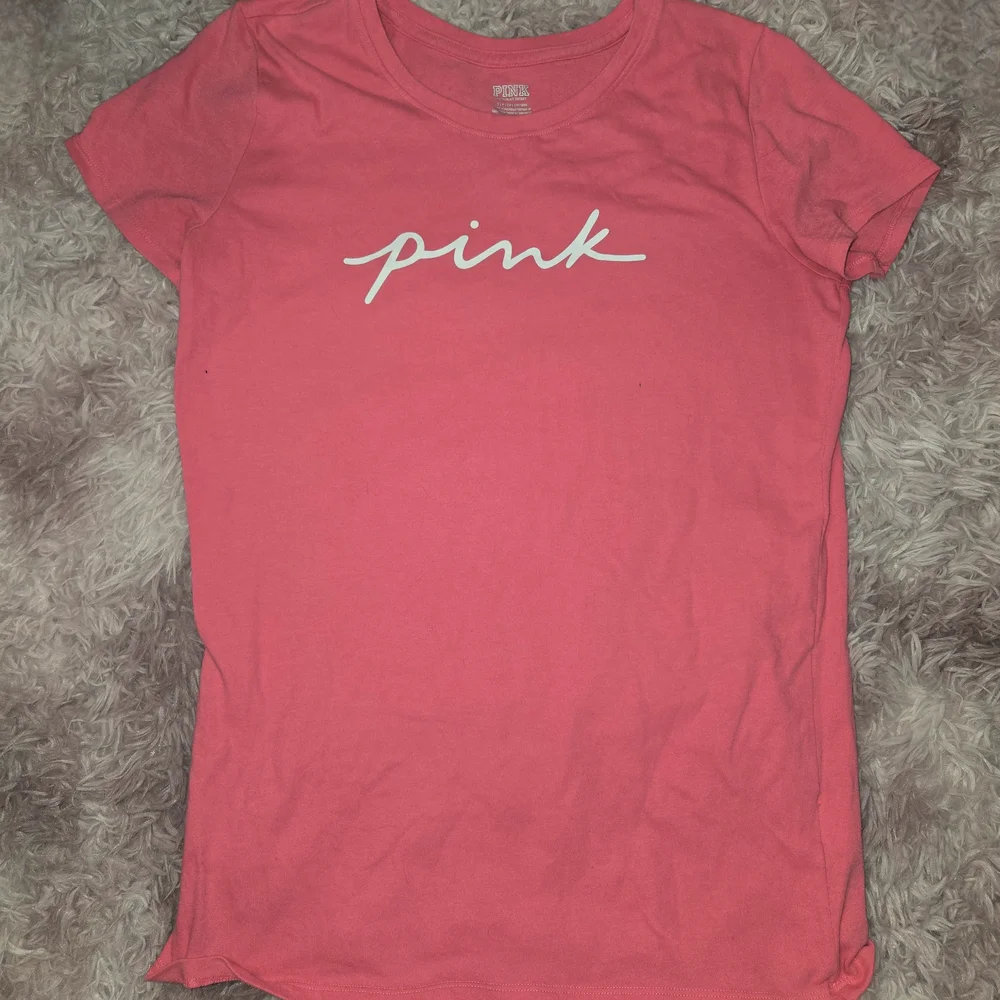 PINK Victoria's Secret Bundle! Sweatshirt/Tank/Tshirt - Picture 6 of 7